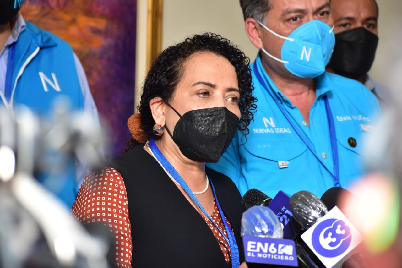 Carolina Recinos: Sólo se instalaron 11 de las 49 mesas para el escrutinio final carolina-recinos-solo-se-instalaron-11-de-las-49-mesas-para-el-escrutinio-final